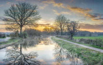 Sunset near Tiverton Road Bridge taken by Mark Gliddon • <a style="font-size:0.8em;" href="http://www.flickr.com/photos/27734467@N04/23377653109/" target="_blank">View on Flickr</a>